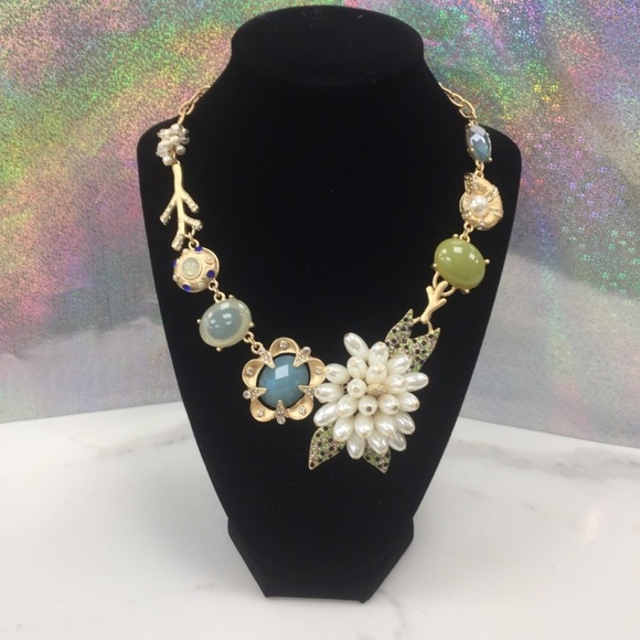 Dainty Gold Statement Jewelry Set - Picture 2 of 8